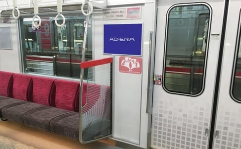 ドア横広告とは？特徴と効果を徹底解説