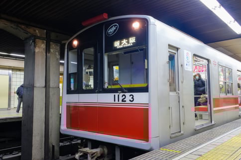 御堂筋線女性専用車両広告の概要と費用感