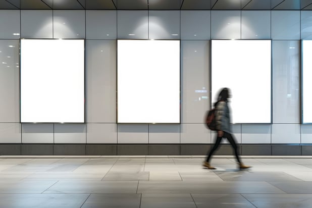 駅広告（交通広告）の基礎知識｜種類・効果的な活用方法と注意点を解説