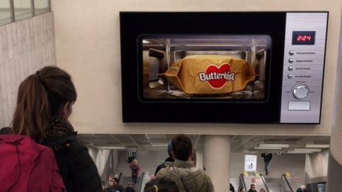 電子レンジでつくる英国“Butterkist”ポップコーンのデジタルサイネージ広告
