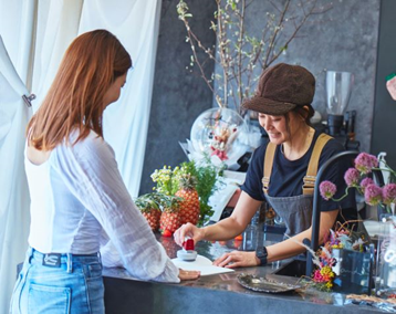 大阪の“人の魅力”を価値化することで出会いと交流を創出、大阪の街に新しいメディアと体験コンテンツを提供する新サービス「aeruOsaka(あえるおおさか)」を開始