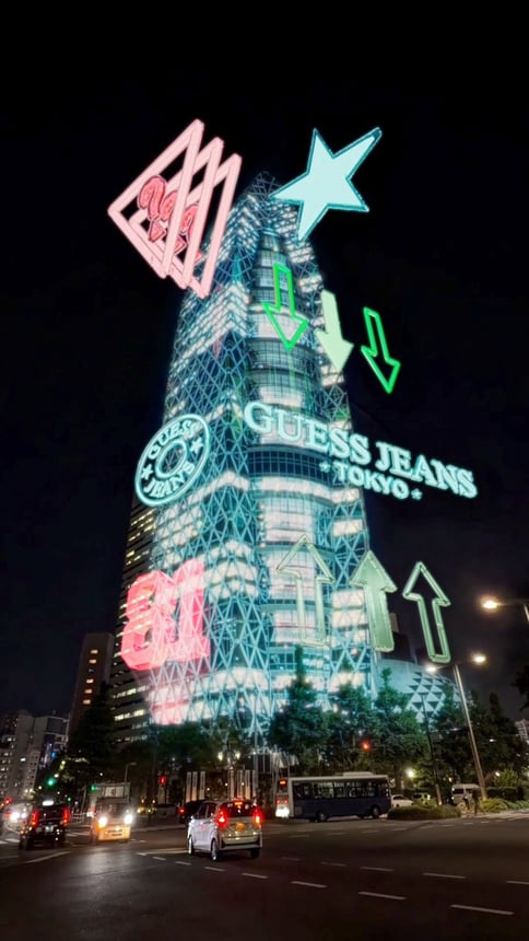 都市のランドマークを“デジタルキャンバス”にするシュールOOHとは？