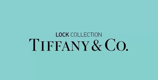 ティファニー、BLACKPINKのロゼを起用した「Tiffany Lock x ROSÉ」で梅田駅ホームをジャック